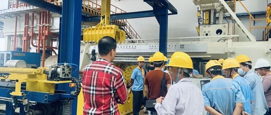 華南重工-7500T擠壓機在華昌集團首次出料成功！